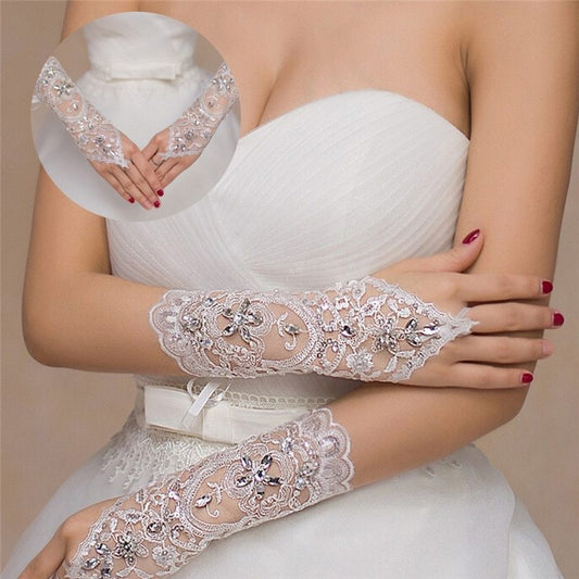 **Découvrez l'élégance ultime avec nos gants de robe de mariée en satin extensible !**