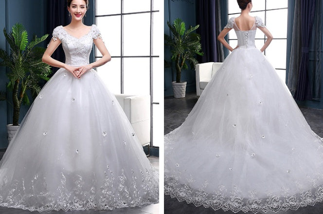 Découvrez notre magnifique robe de mariée à longue traîne !