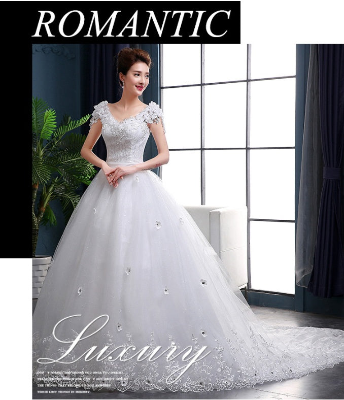 Découvrez notre magnifique robe de mariée à longue traîne !