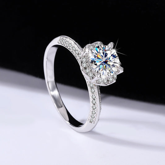 Découvrez l’Élégance Éternelle avec notre Bague « Fleur de Diamants »